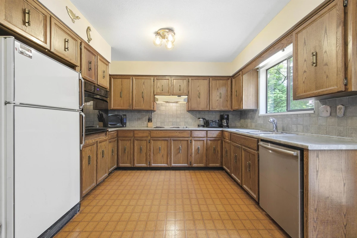 Dining Area Photo of 1215 Cypress Place, Port Moody, BC