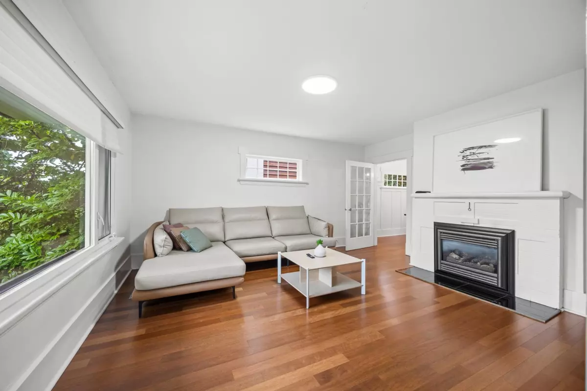 Living Room Photo of 3276 W 21st Avenue, Vancouver, BC