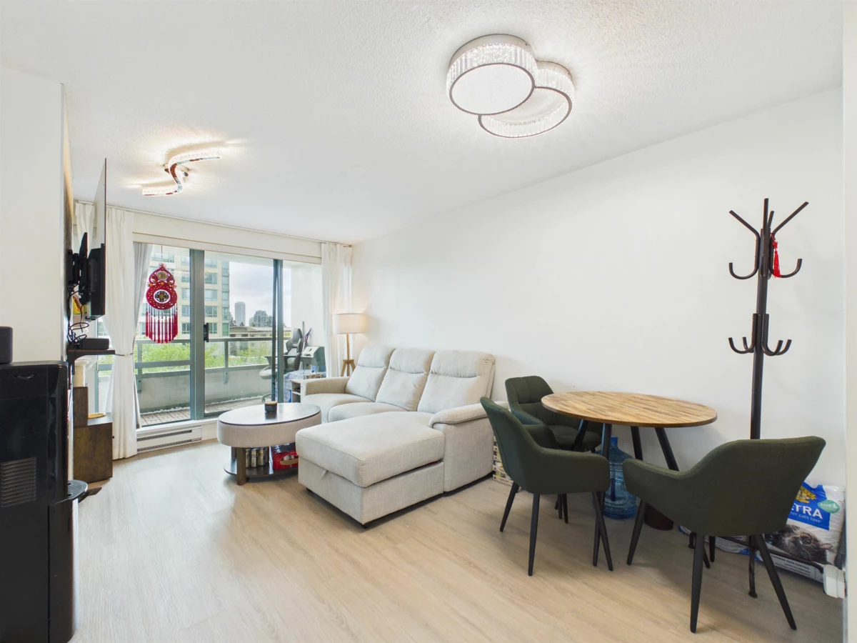 Living Room Photo of 501 6611 Southoaks Crescent, Burnaby, BC