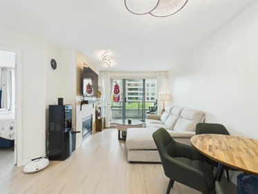 501 6611 Southoaks Crescent, Burnaby, BC, Burnaby — Apartment/Condo for sale