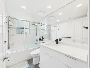 Guest Bathroom Photo of 501 6611 Southoaks Crescent, Burnaby, BC