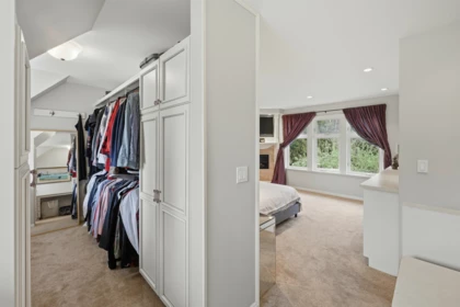 Entry Foyer Photo of 4554 48b Street, Ladner, BC