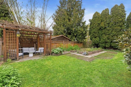 Garden / Landscaping Photo of 4554 48b Street, Ladner, BC
