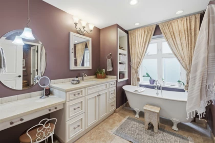 Hallway Photo of 4554 48b Street, Ladner, BC