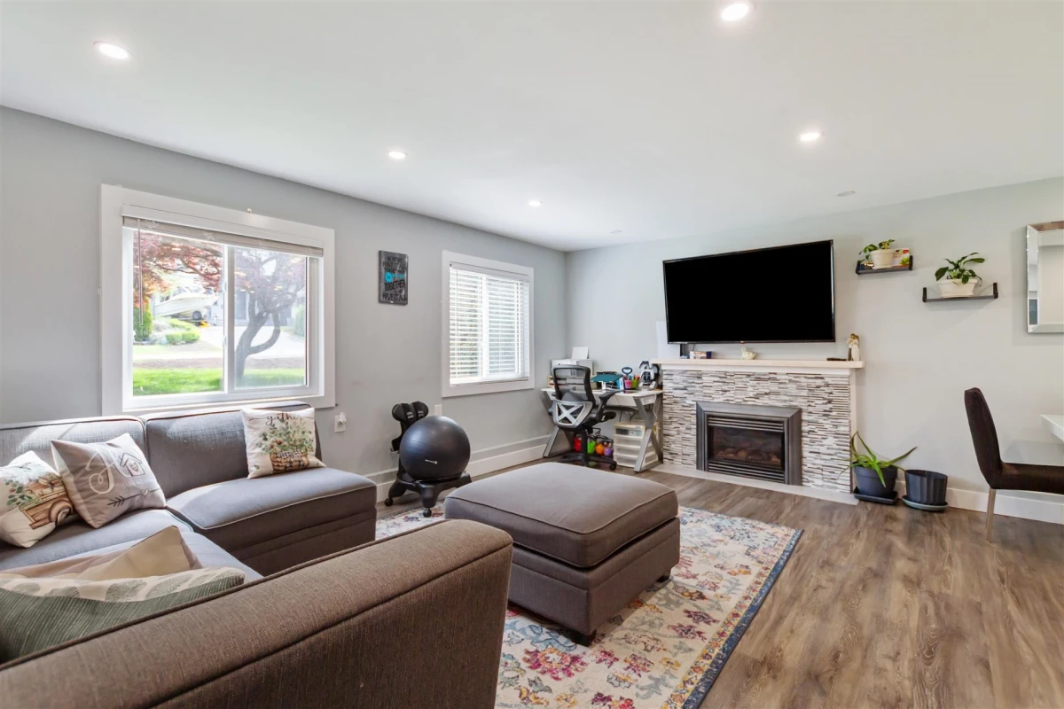 Dining Area Photo of 2621 127a Street, Surrey, BC