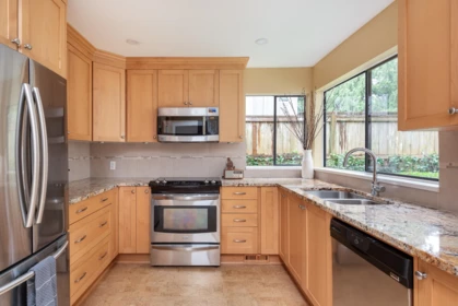 Kitchen Island Photo of 2376 King Albert Avenue, Coquitlam, BC