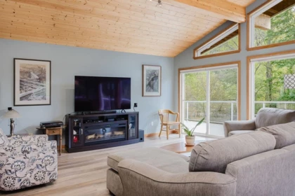 Breakfast Nook Photo of 12800 Mainsail Road, Madeira Park, BC