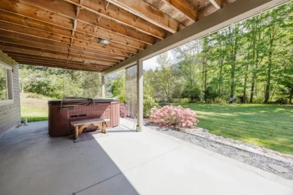 Garden / Landscaping Photo of 12800 Mainsail Road, Madeira Park, BC