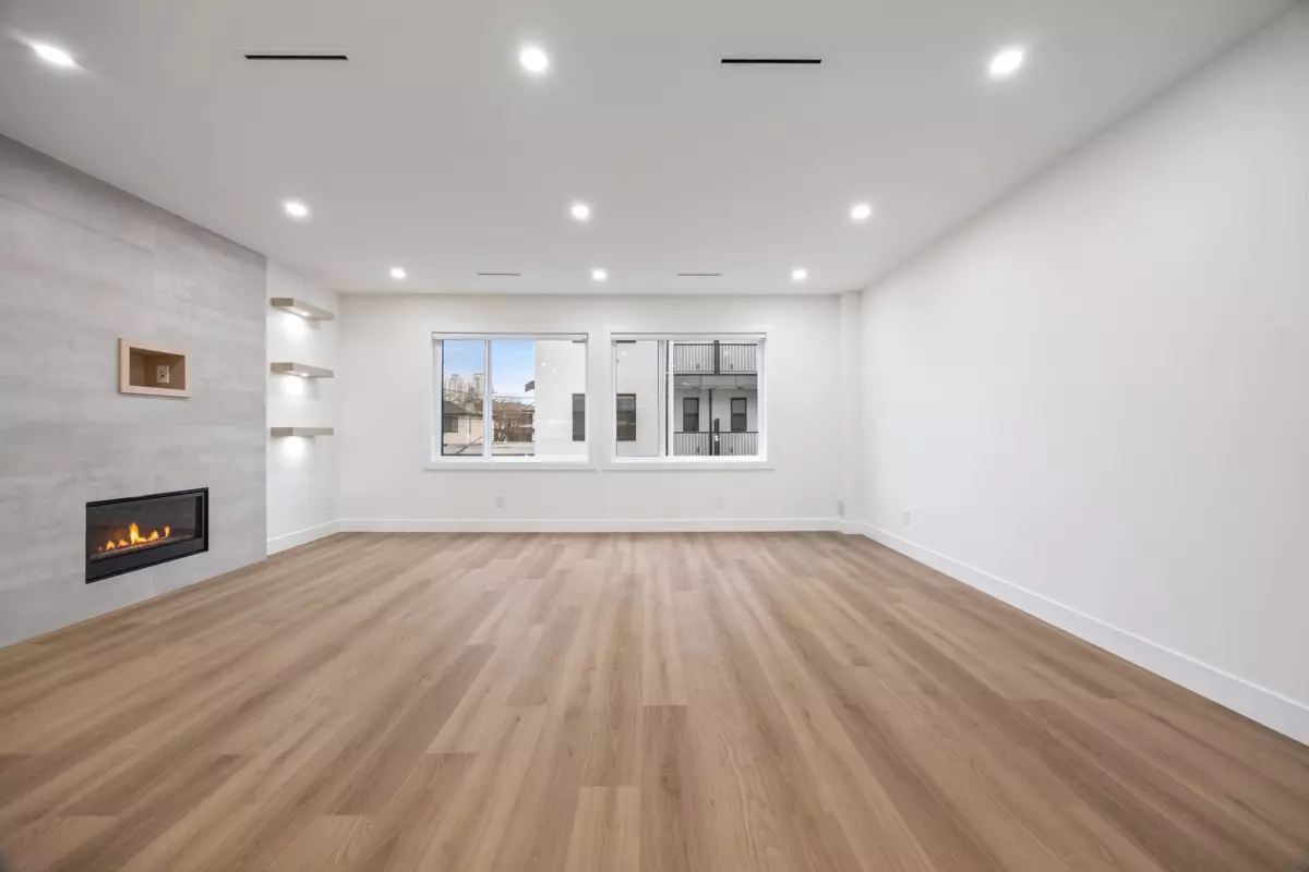 Dining Area Photo of 2 6639 Acacia Avenue, Burnaby, BC