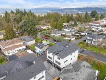 Fitness Center Photo Near 2 6639 Acacia Avenue, Burnaby, BC