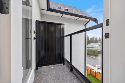 Front Yard Photo of 2 6639 Acacia Avenue, Burnaby, BC