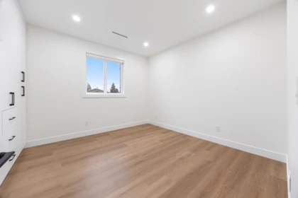 Hallway Photo of 2 6639 Acacia Avenue, Burnaby, BC
