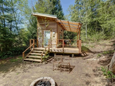 Garden / Landscaping Photo of 9340 Stephens Way, Halfmoon Bay, BC
