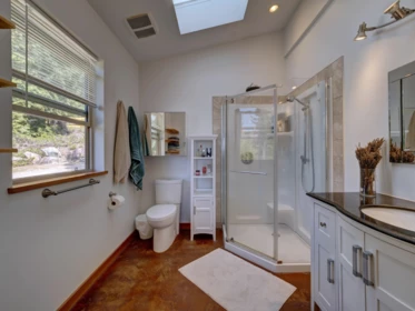 Guest Bathroom Photo of 9340 Stephens Way, Halfmoon Bay, BC