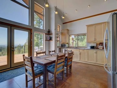Kitchen Photo of 9340 Stephens Way, Halfmoon Bay, BC