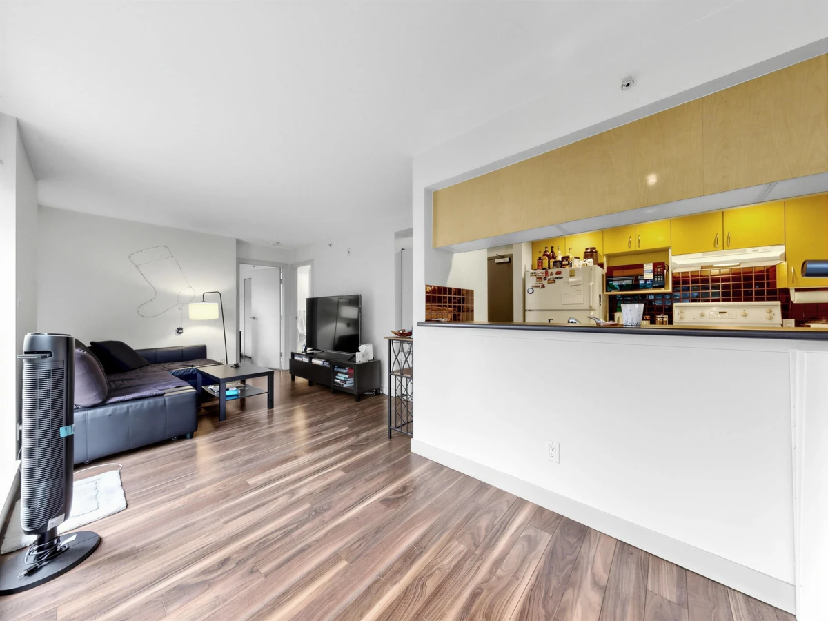 Family Room Photo of 214 1688 Robson Street, Vancouver, BC