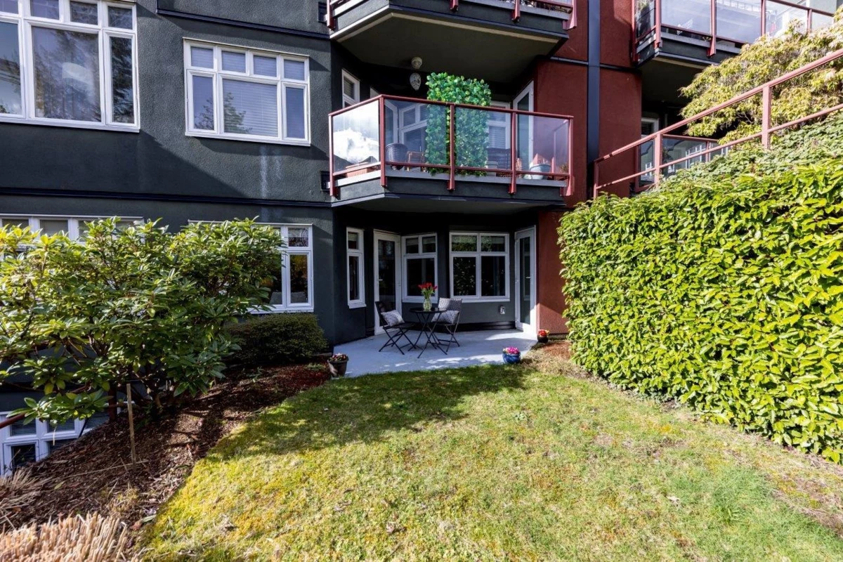 Exterior Rear Photo of 201 2800 Chesterfield Avenue, North Vancouver, BC