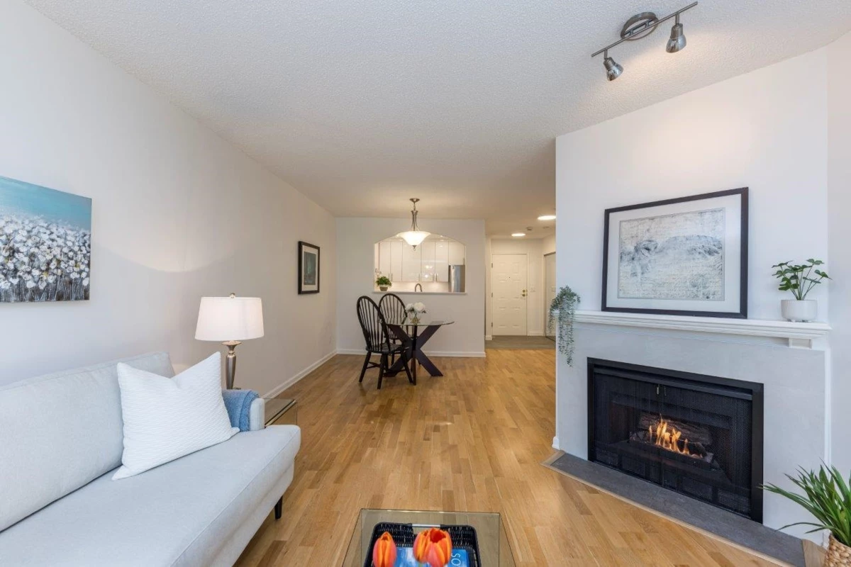 Family Room Photo of 201 2800 Chesterfield Avenue, North Vancouver, BC