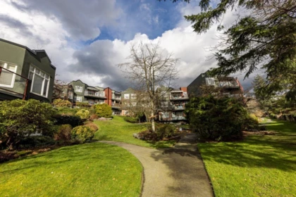Outdoor Patio Photo of 201 2800 Chesterfield Avenue, North Vancouver, BC