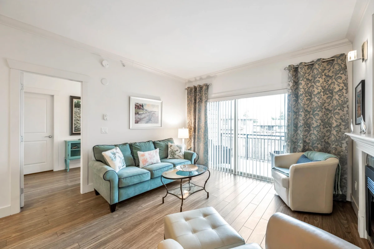 Dining Area Photo of 406 15368 17a Avenue Avenue, Surrey, BC