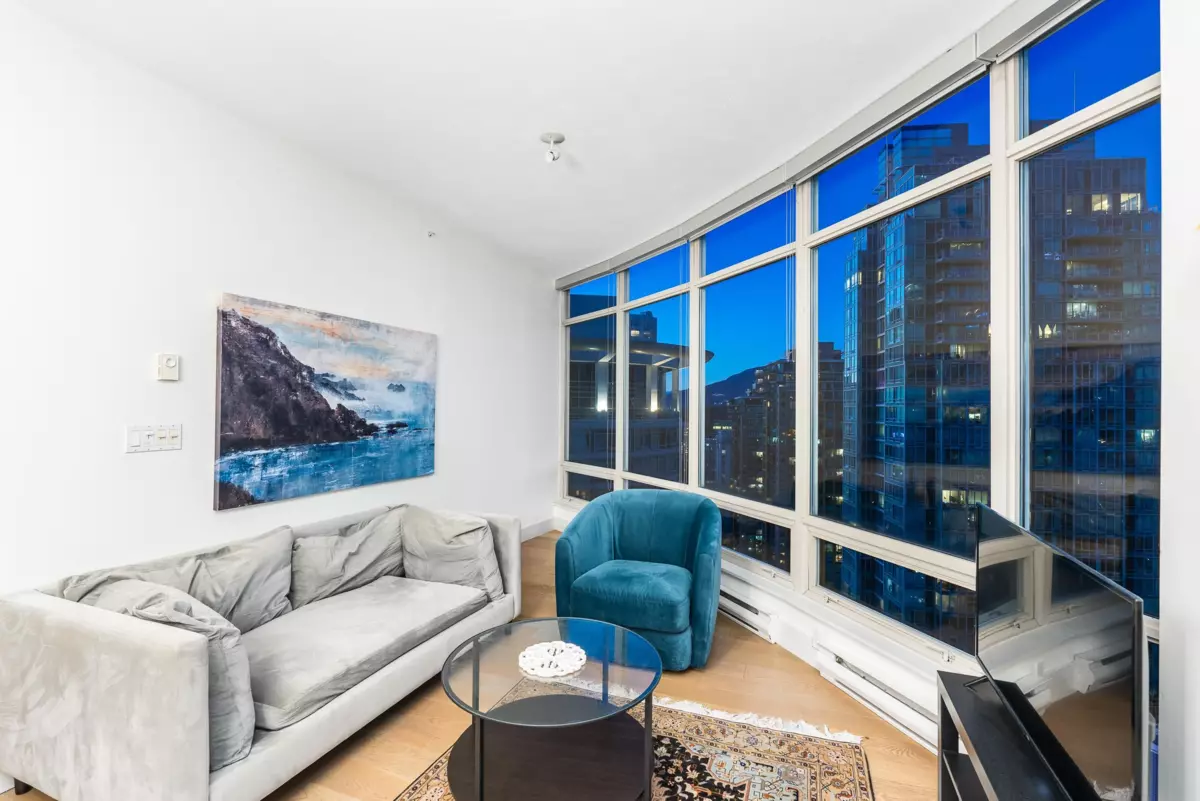 Dining Area Photo of 2303 1200 Alberni Street, Vancouver, BC