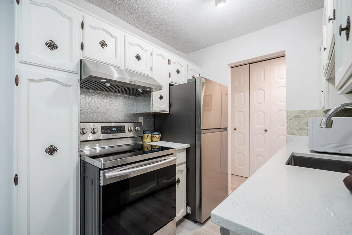 Dining Area Photo of 318 750 E 7th Avenue, Vancouver, BC