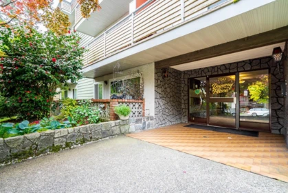 Entry Foyer Photo of 318 750 E 7th Avenue, Vancouver, BC