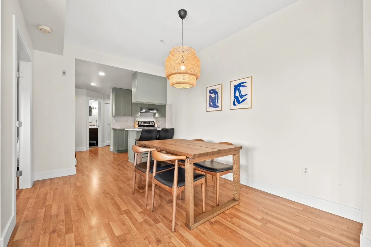 Dining Area Photo of 314 15368 16a Avenue, Surrey, BC