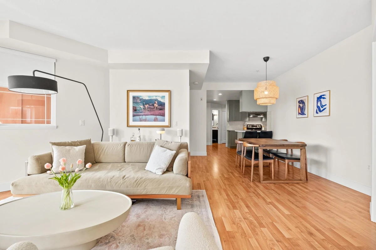 Family Room Photo of 314 15368 16a Avenue, Surrey, BC