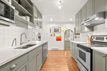 Kitchen Island Photo of 314 15368 16a Avenue, Surrey, BC