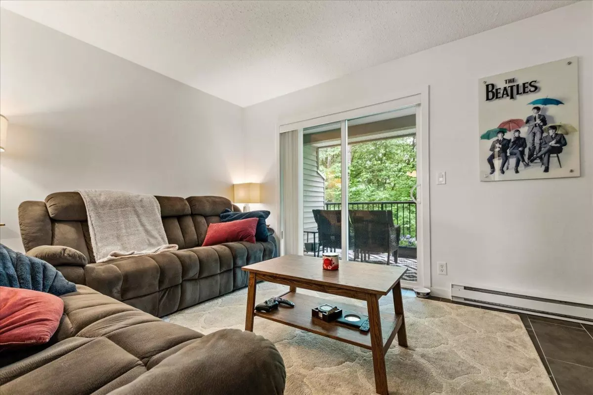 Dining Area Photo of 109 4401 Blauson Boulevard, Abbotsford, BC