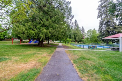 Hot Tub / Spa Photo of 2 4278 Watling Street, Burnaby, BC