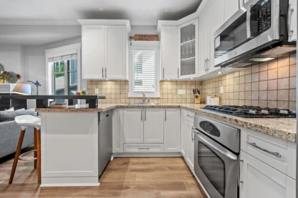 Kitchen Island Photo of 1875 W 13 Avenue, Vancouver, BC