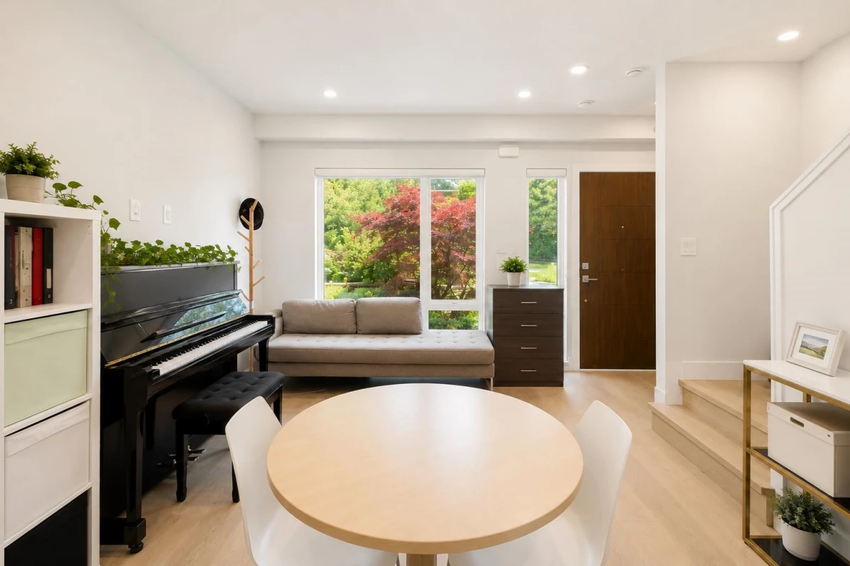 Living Room Photo of 7675 Granville Street, Vancouver, BC