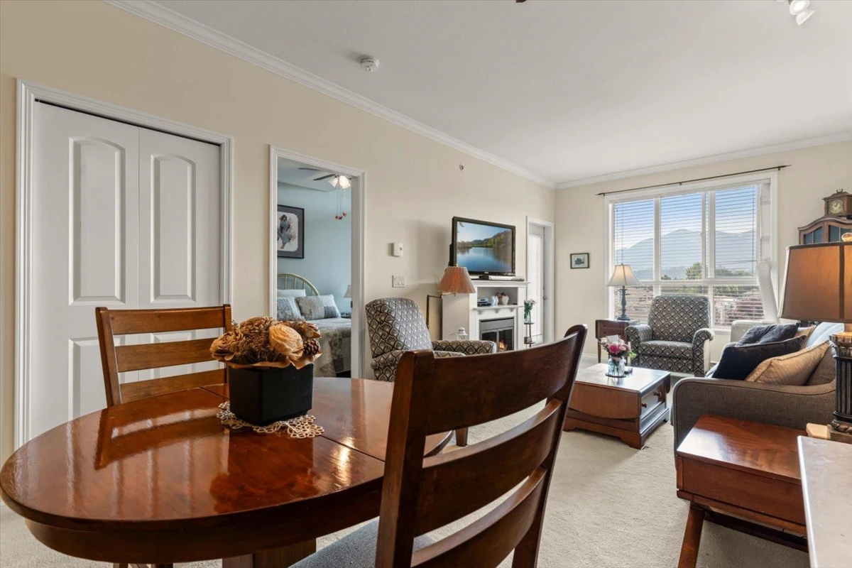 Dining Area Photo of 401 45645 Knight Road, Chilliwack, BC