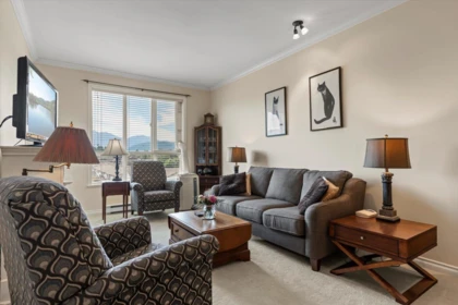 Breakfast Nook Photo of 401 45645 Knight Road, Chilliwack, BC