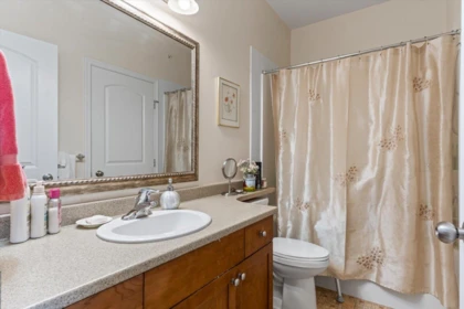 Guest Bathroom Photo of 401 45645 Knight Road, Chilliwack, BC