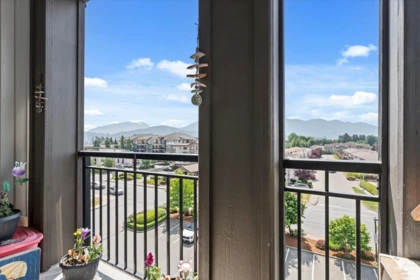 Loft / Bonus Room Photo of 401 45645 Knight Road, Chilliwack, BC