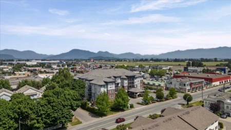 Swimming Pool Photo of 401 45645 Knight Road, Chilliwack, BC