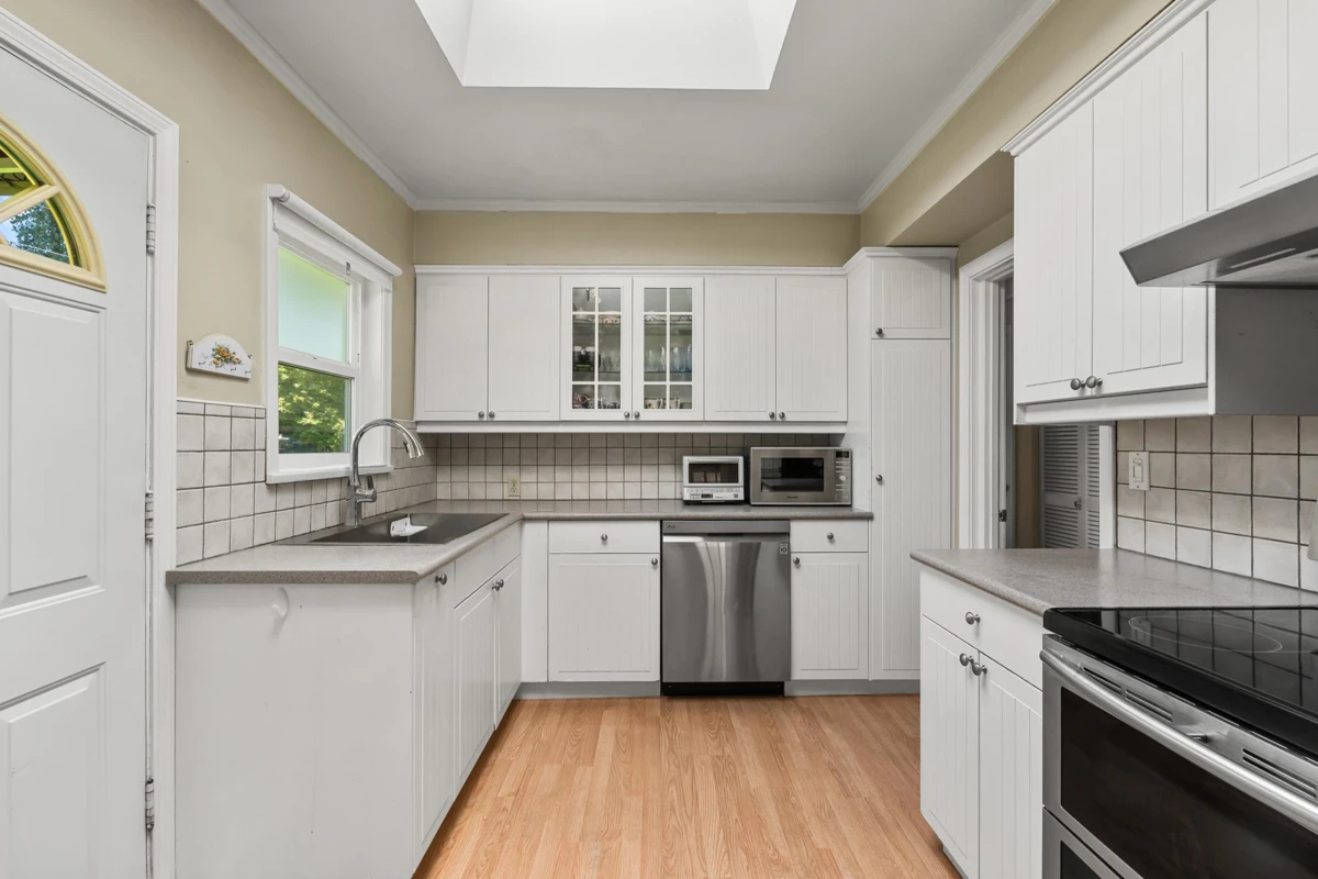 Dining Area Photo of 170 Carisbrooke Crescent, North Vancouver, BC