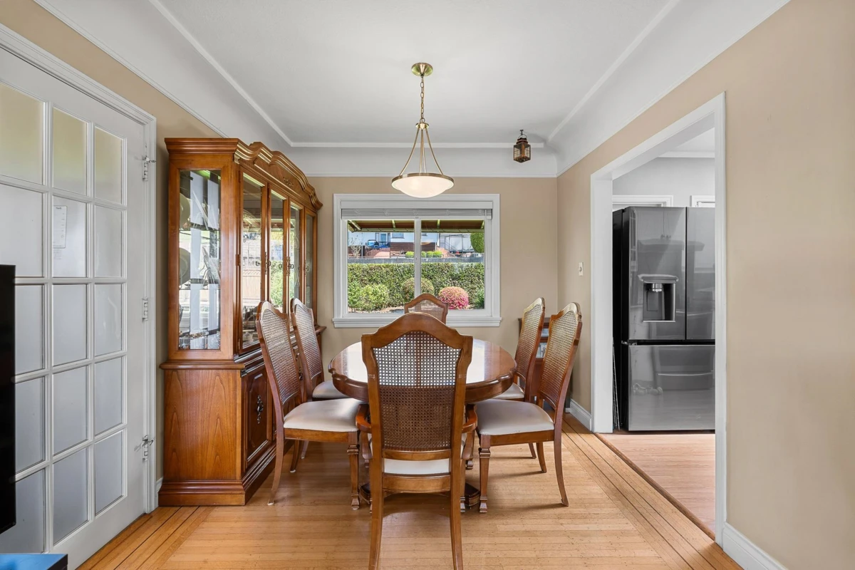 Family Room Photo of 170 Carisbrooke Crescent, North Vancouver, BC