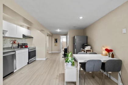 Primary Bedroom Photo of 170 Carisbrooke Crescent, North Vancouver, BC