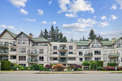 Swimming Pool Photo of 217 33280 Bourquin Crescent, Abbotsford, BC