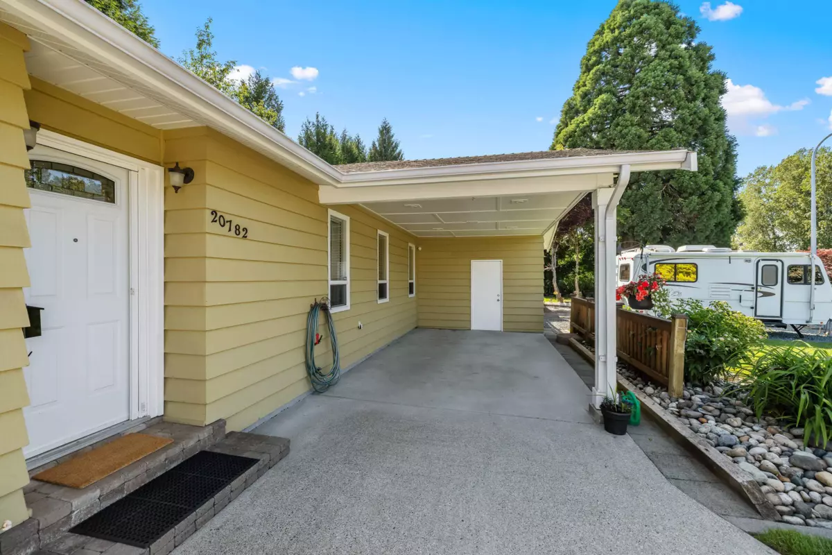 Living Room Photo of 20782 52 Avenue, Langley, BC