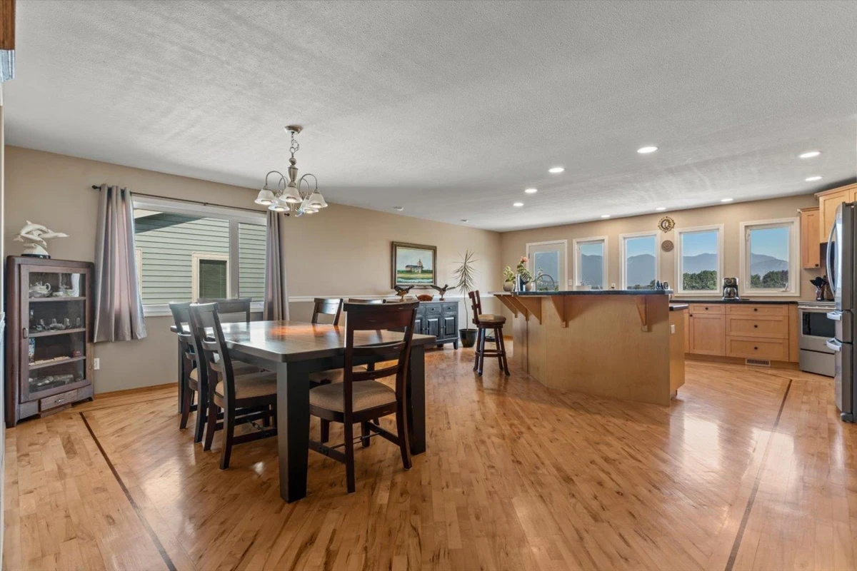 Living Room Photo of 45199 Stevenson Road, Chilliwack, BC