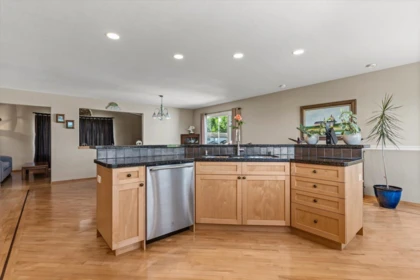 Kitchen Island Photo of 45199 Stevenson Road, Chilliwack, BC