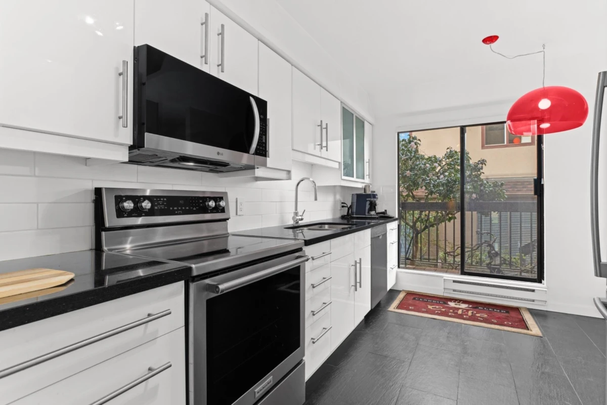 Dining Area Photo of 1286 W 7th Avenue, Vancouver, BC