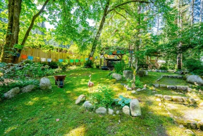 Swimming Pool Photo of 23942 Fern Crescent, Maple Ridge, BC