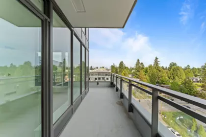 Entry Foyer Photo of 802 13675 107a Avenue, Surrey, BC