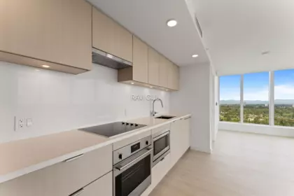 Kitchen Photo of 802 13675 107a Avenue, Surrey, BC